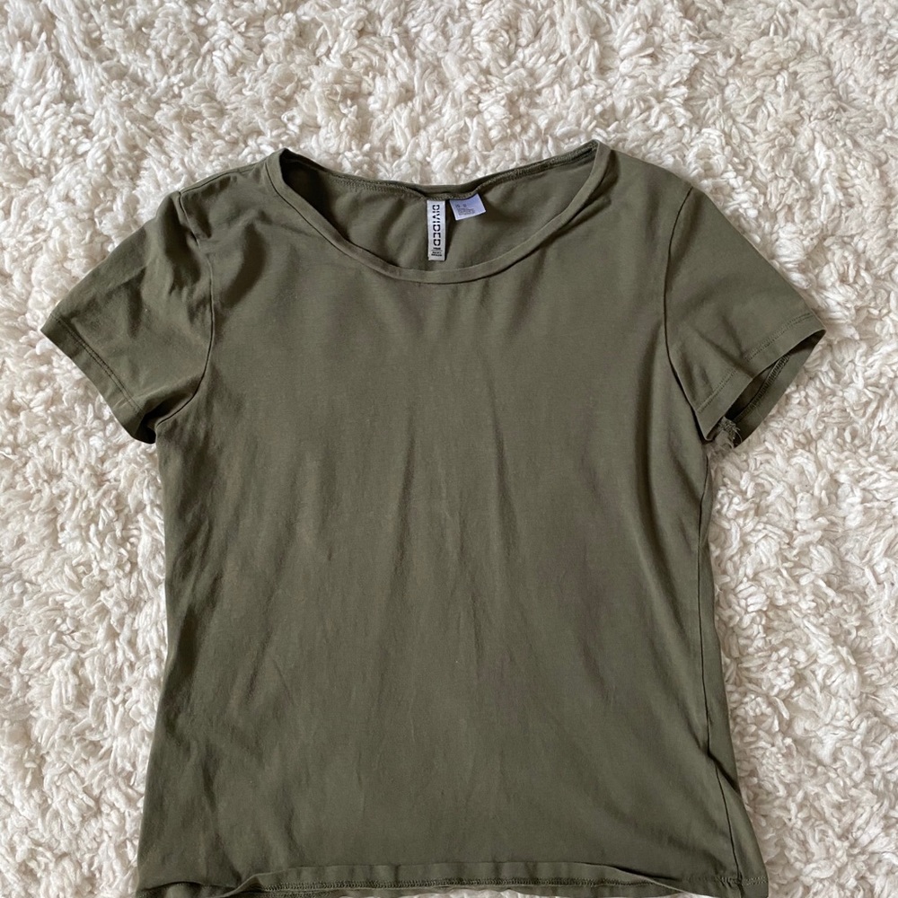 plain green t-shirt
